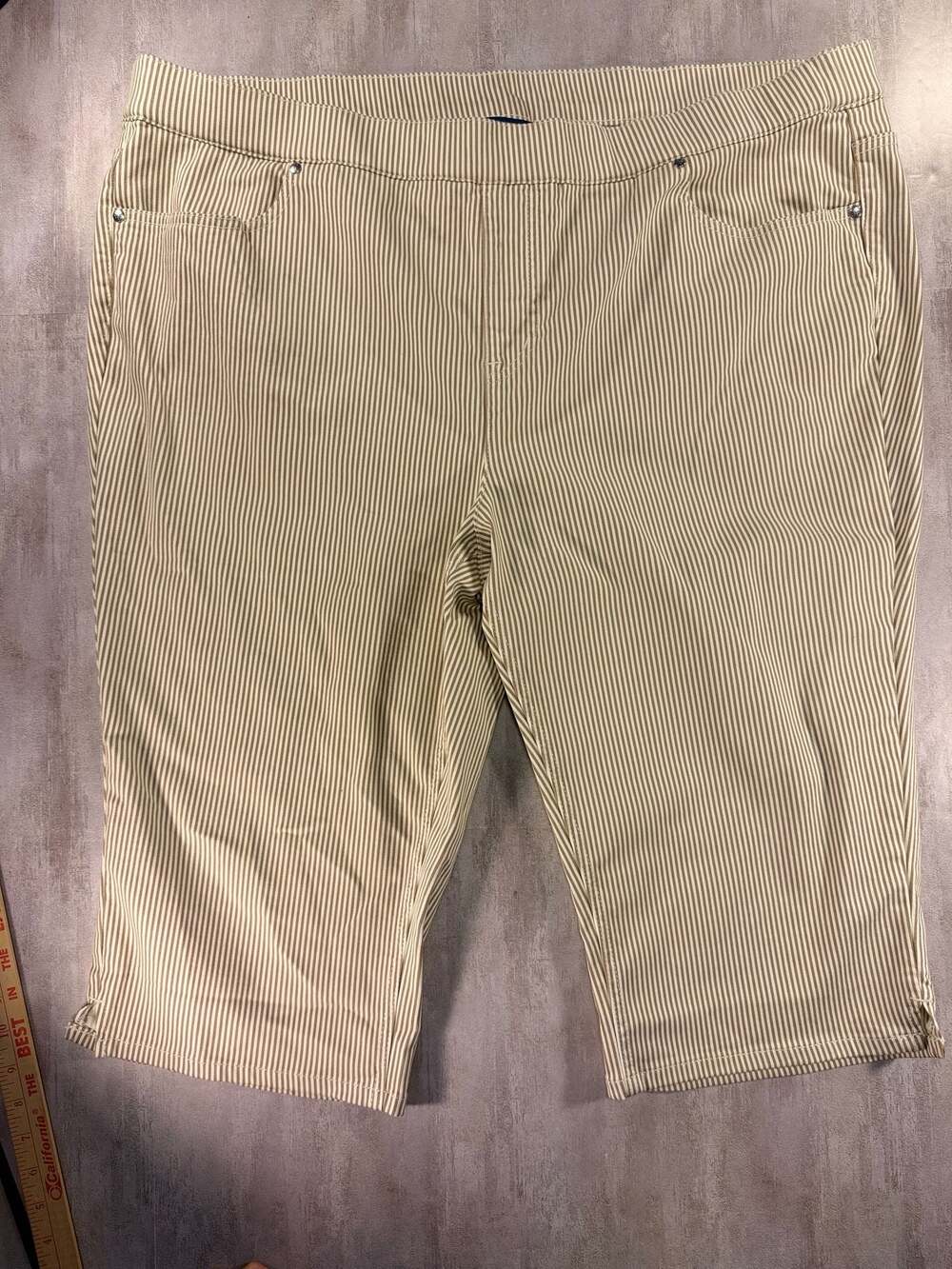 Isaac Mizrahi Live! Tan & White Striped Pull-On Capri Pants Size 24W